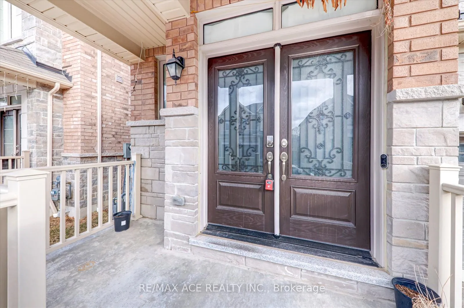 Photo 4 of 27 Hassard-Short Lane, Ajax, South East — HOMEH