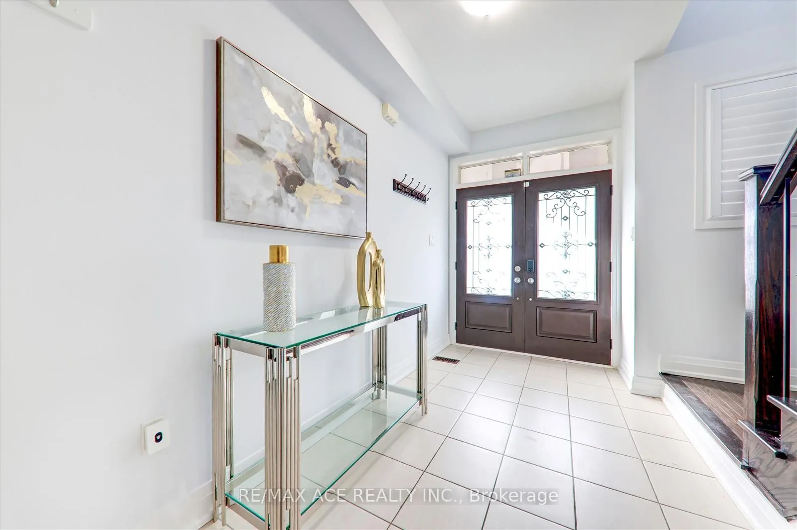 Photo 5 of 27 Hassard-Short Lane, Ajax, South East — HOMEH