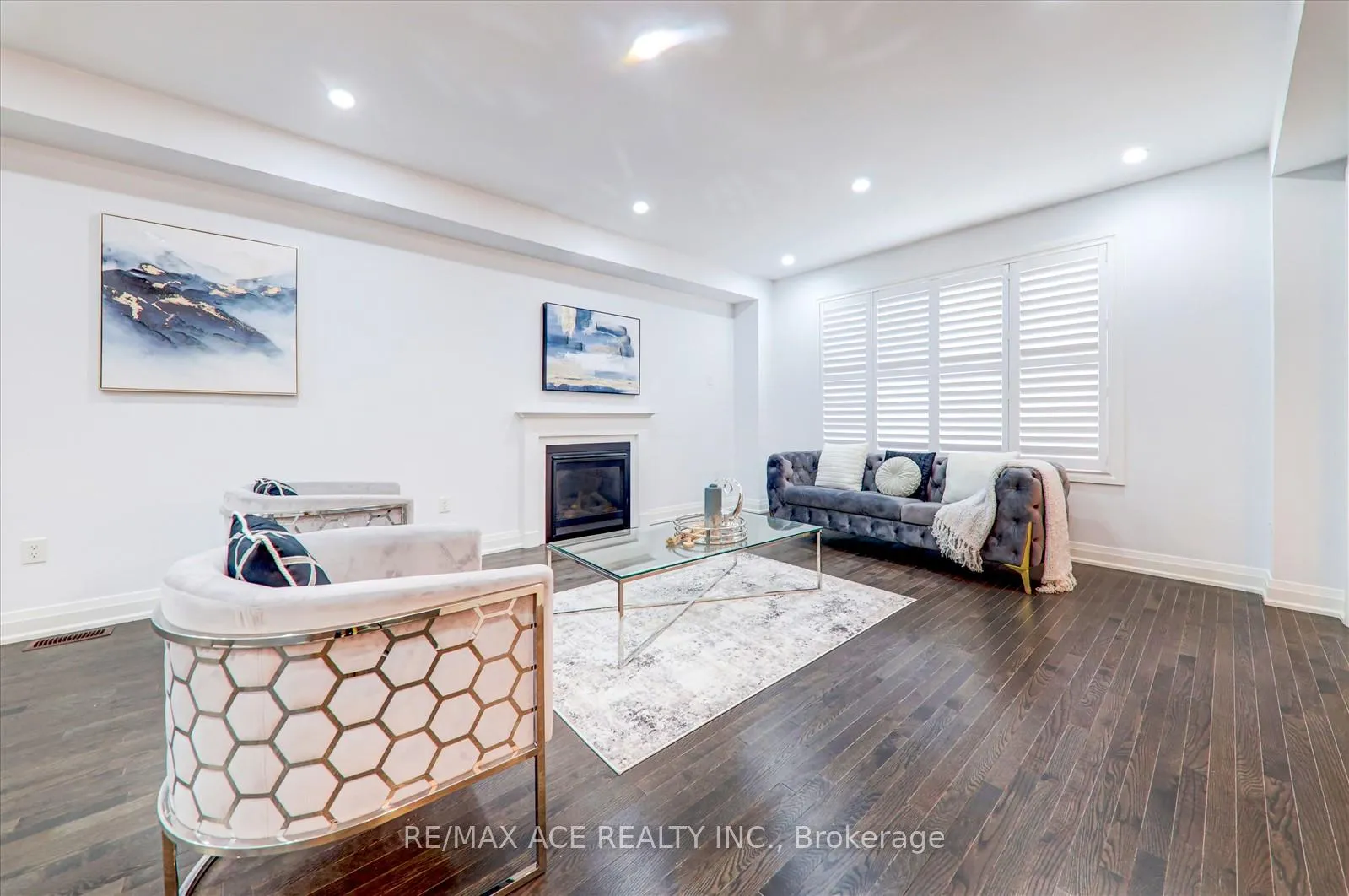 Photo 9 of 27 Hassard-Short Lane, Ajax, South East — HOMEH