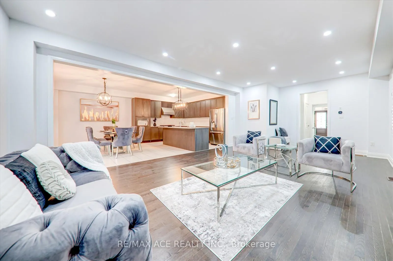 Photo 11 of 27 Hassard-Short Lane, Ajax, South East — HOMEH