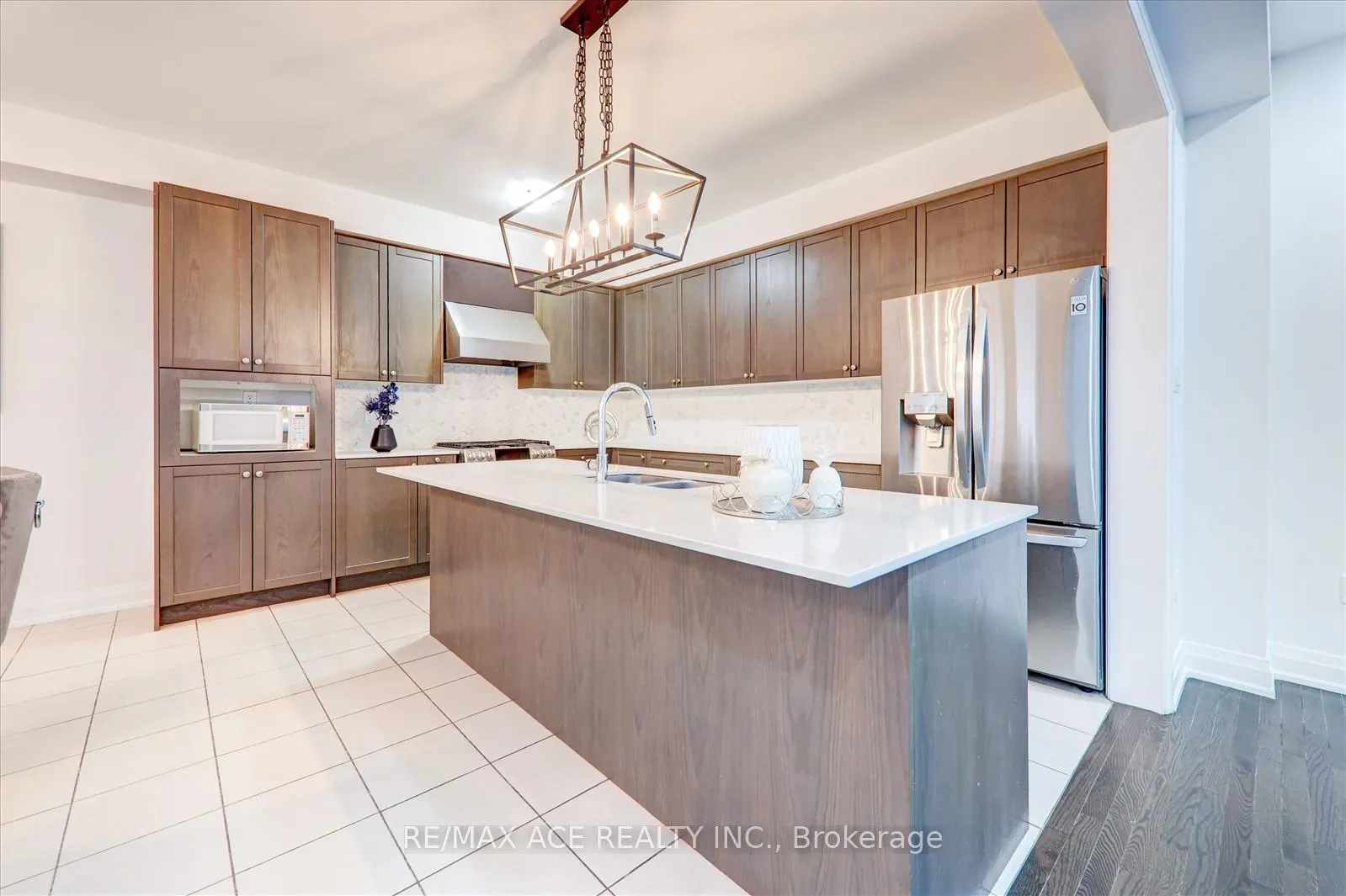 Photo 12 of 27 Hassard-Short Lane, Ajax, South East — HOMEH