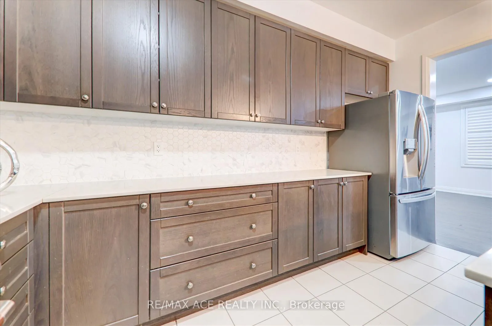 Photo 13 of 27 Hassard-Short Lane, Ajax, South East — HOMEH