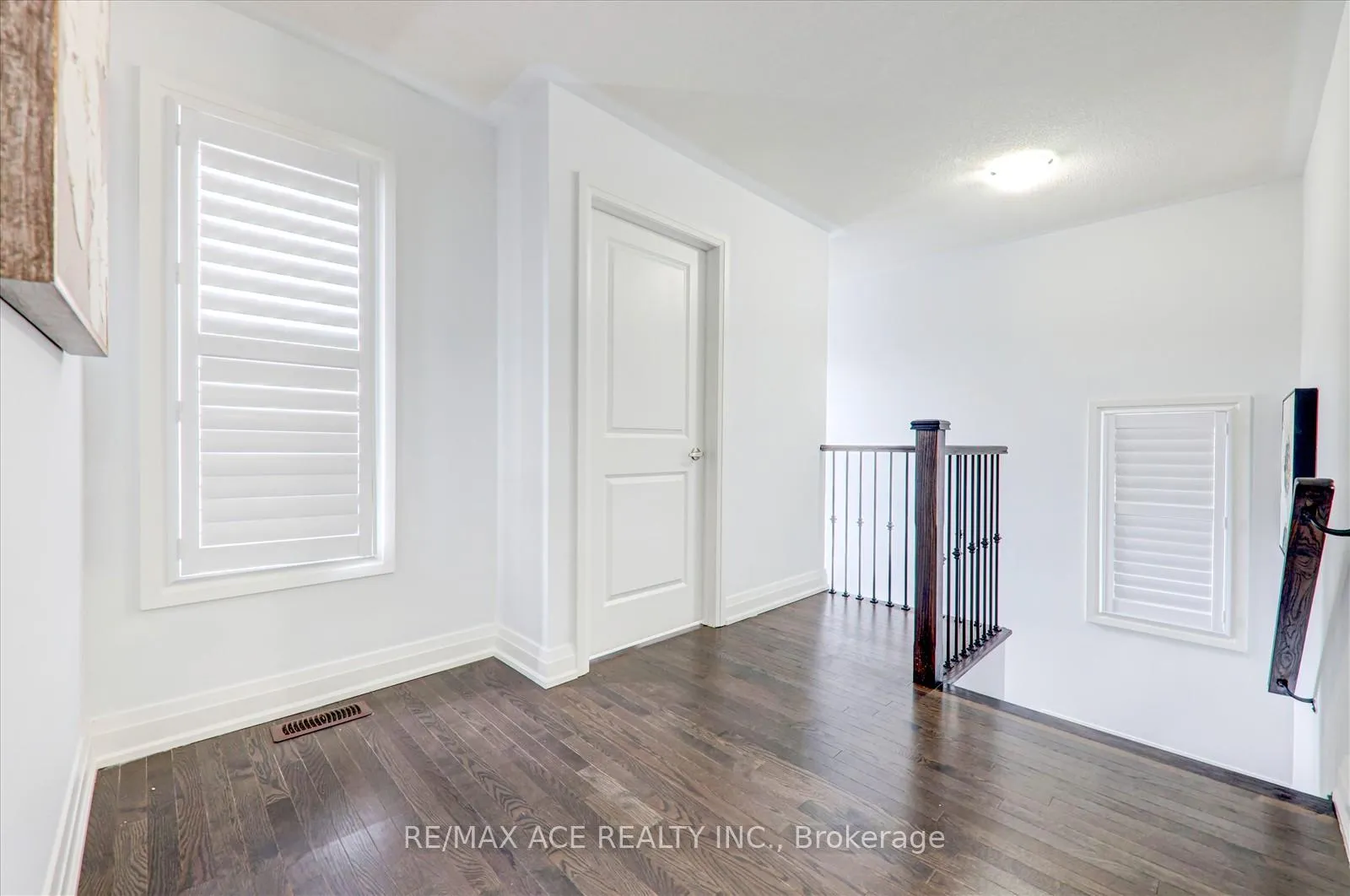 Photo 17 of 27 Hassard-Short Lane, Ajax, South East — HOMEH