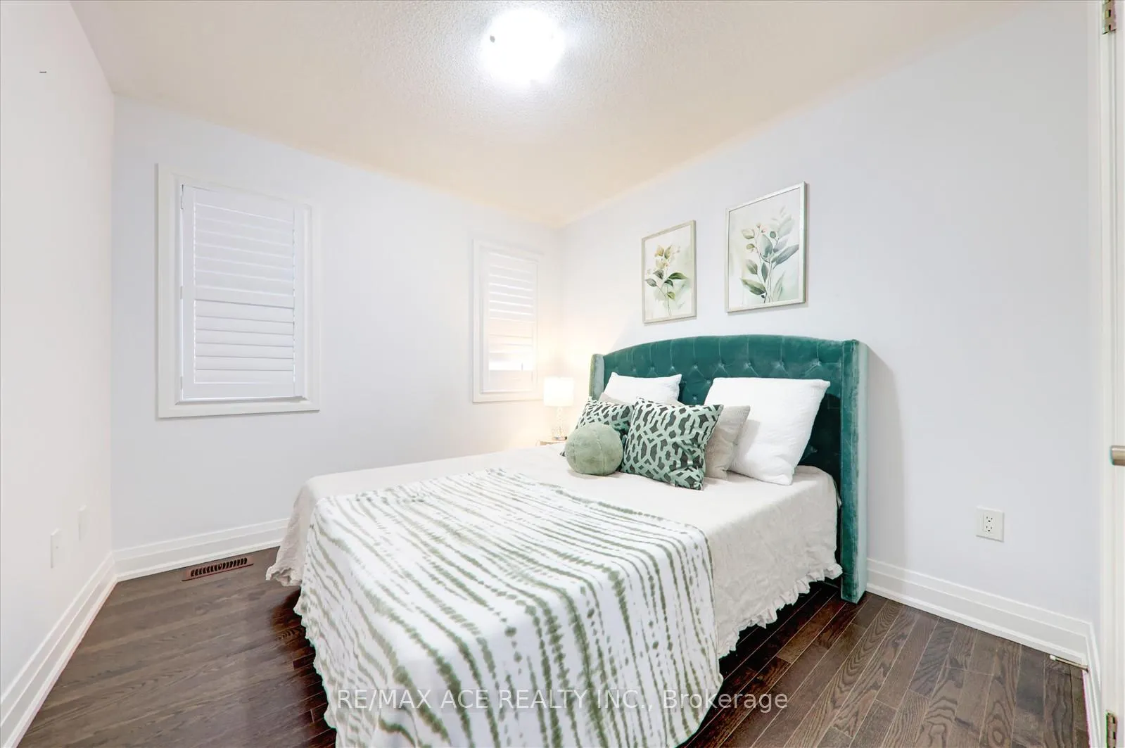 Photo 24 of 27 Hassard-Short Lane, Ajax, South East — HOMEH
