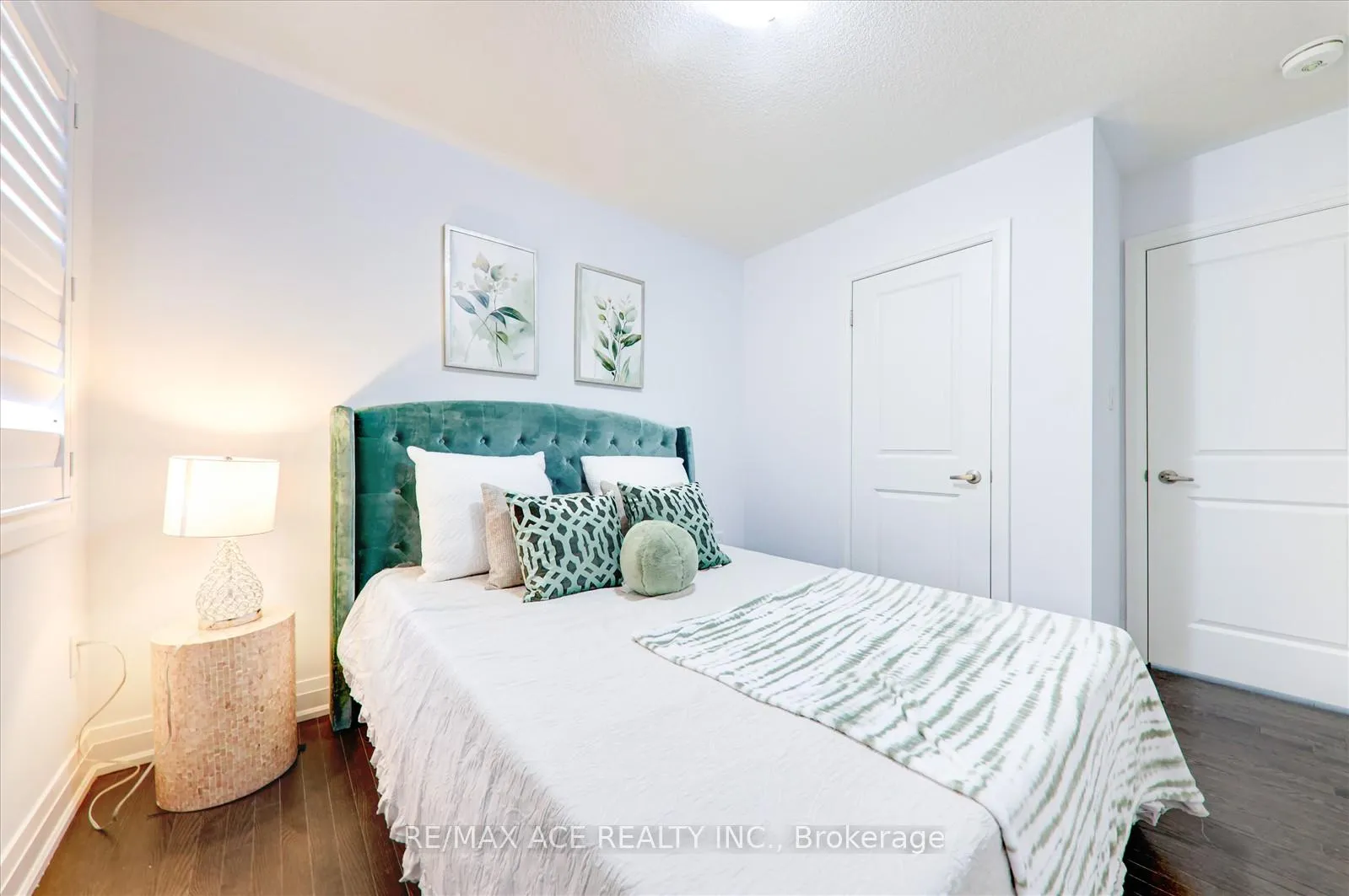 Photo 25 of 27 Hassard-Short Lane, Ajax, South East — HOMEH