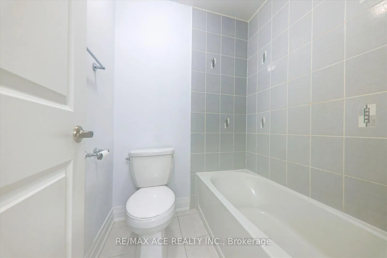 Photo 27 of 27 Hassard-Short Lane, Ajax, South East — HOMEH