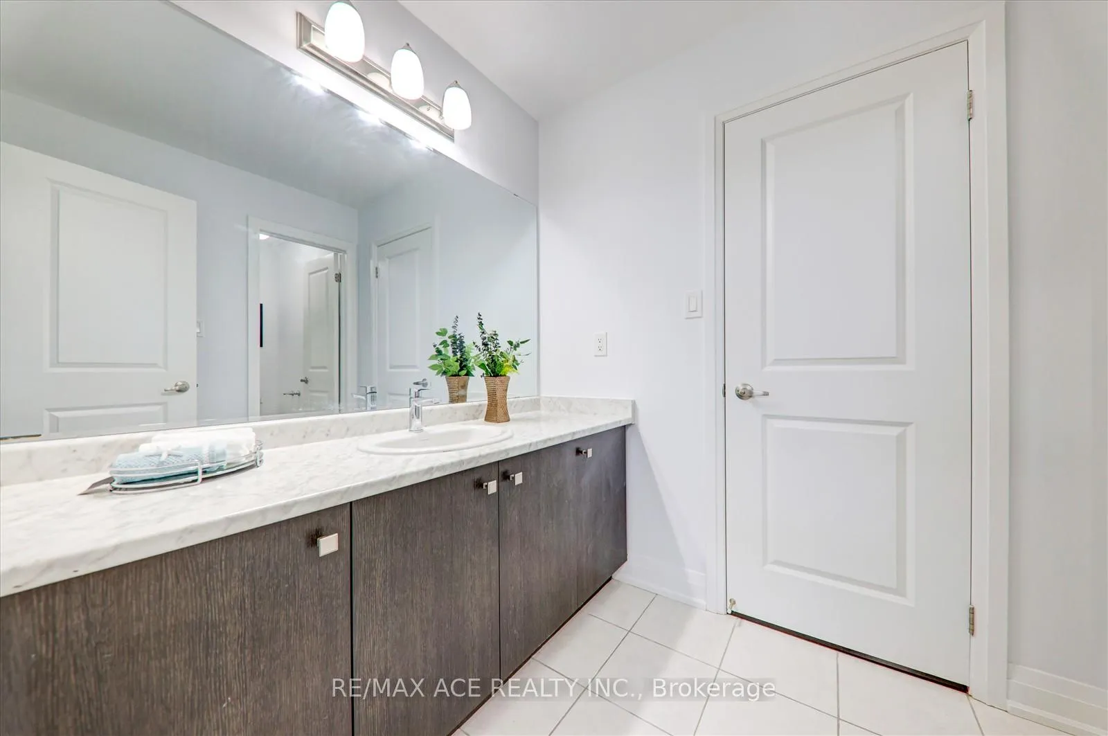 Photo 31 of 27 Hassard-Short Lane, Ajax, South East — HOMEH