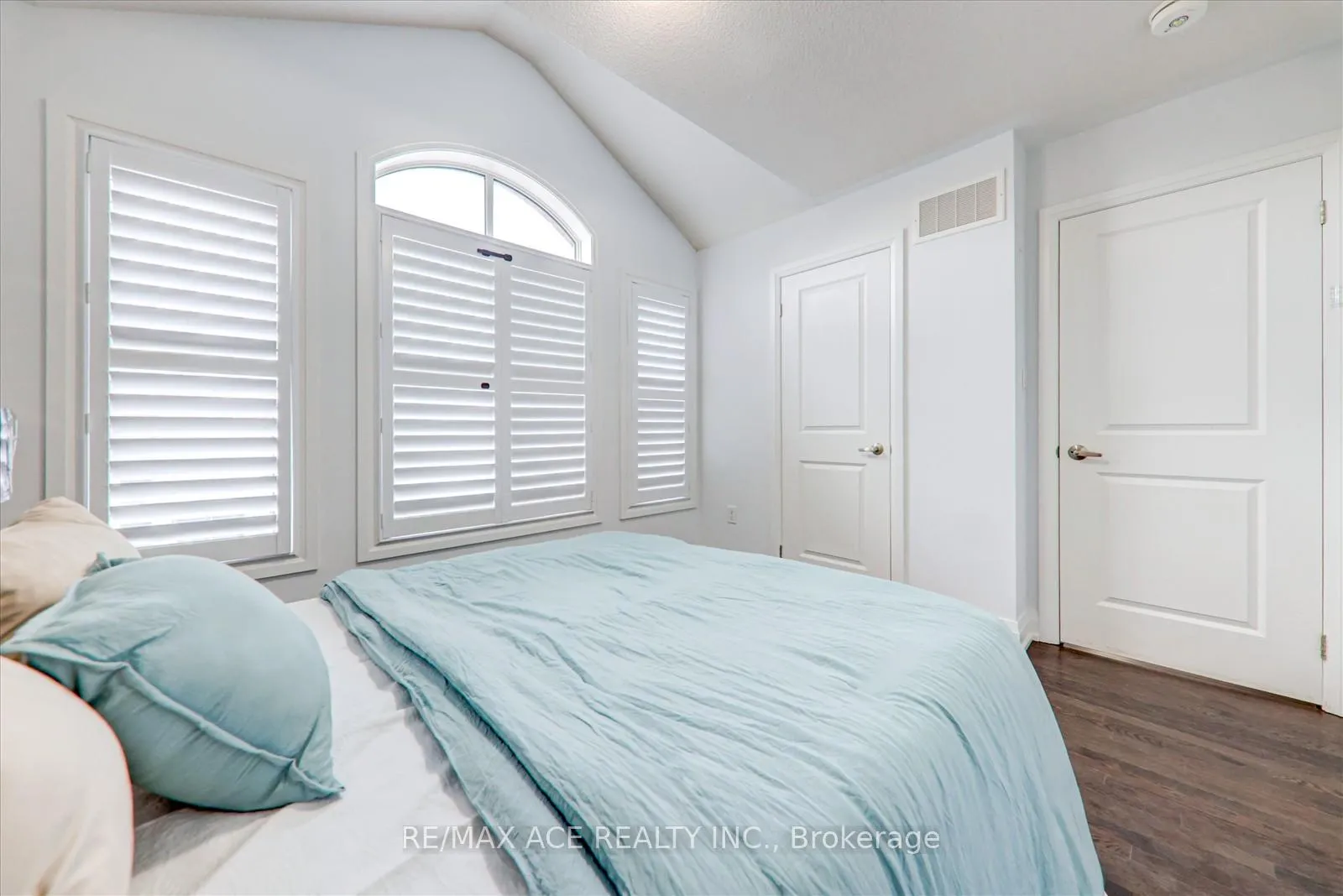 Photo 34 of 27 Hassard-Short Lane, Ajax, South East — HOMEH