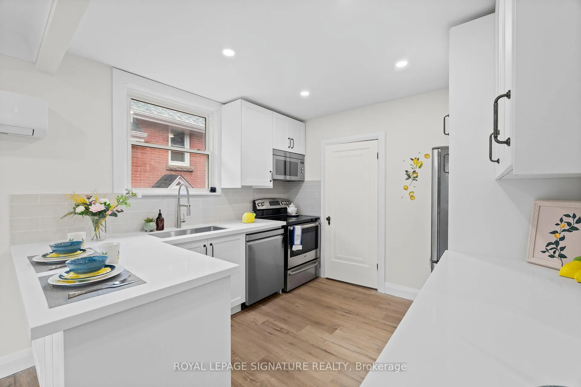Photo 15 of 87A Barons Avenue S, Hamilton, Bartonville — HOMEH