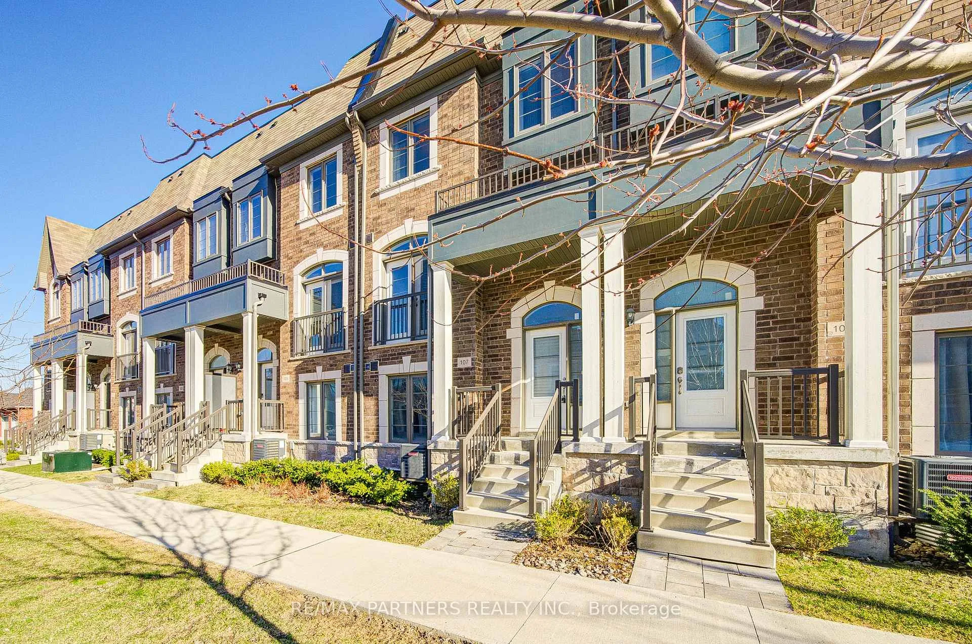 Photo 1 of 107 Lichfield Road, Markham, Unionville — HOMEH
