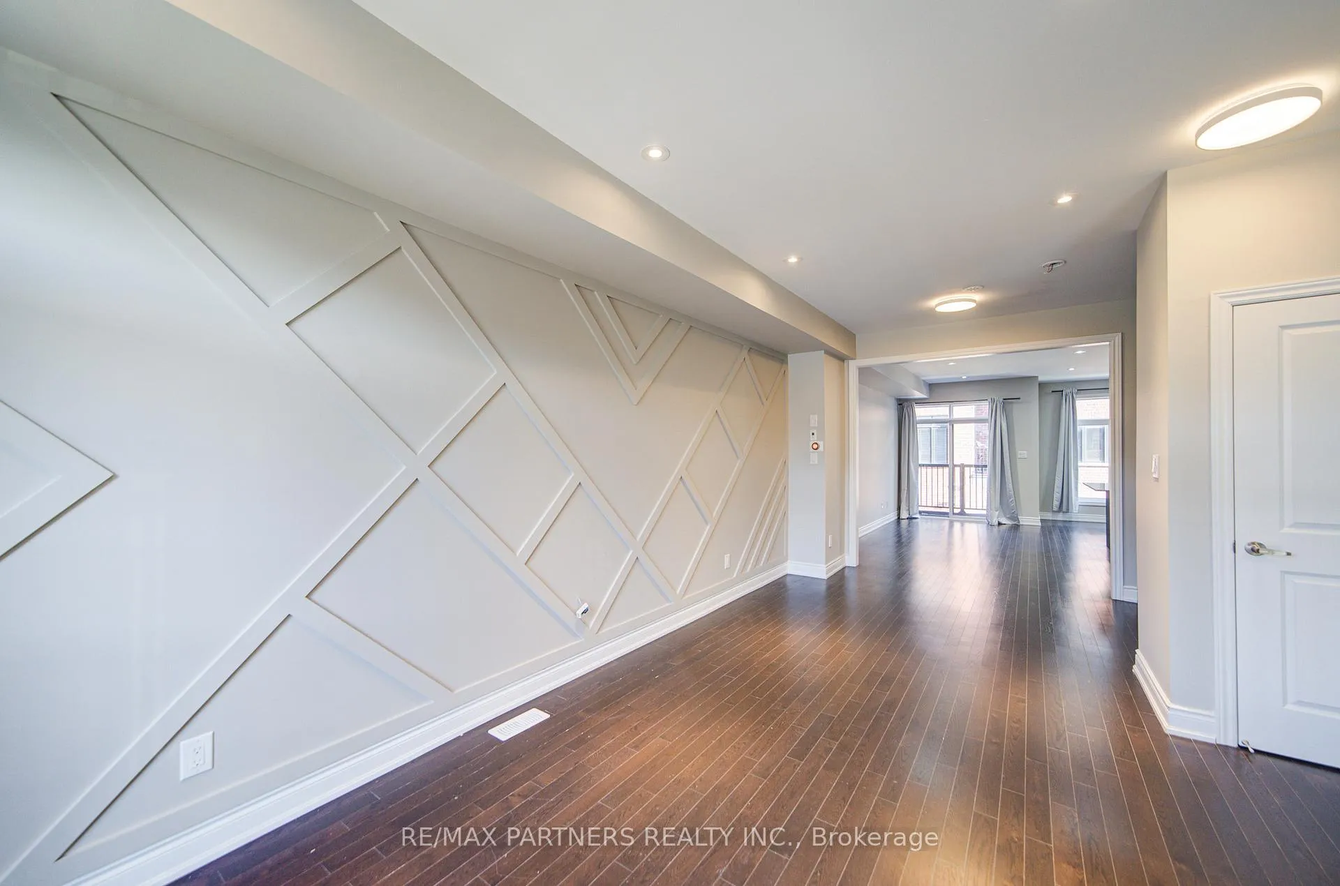 Photo 3 of 107 Lichfield Road, Markham, Unionville — HOMEH