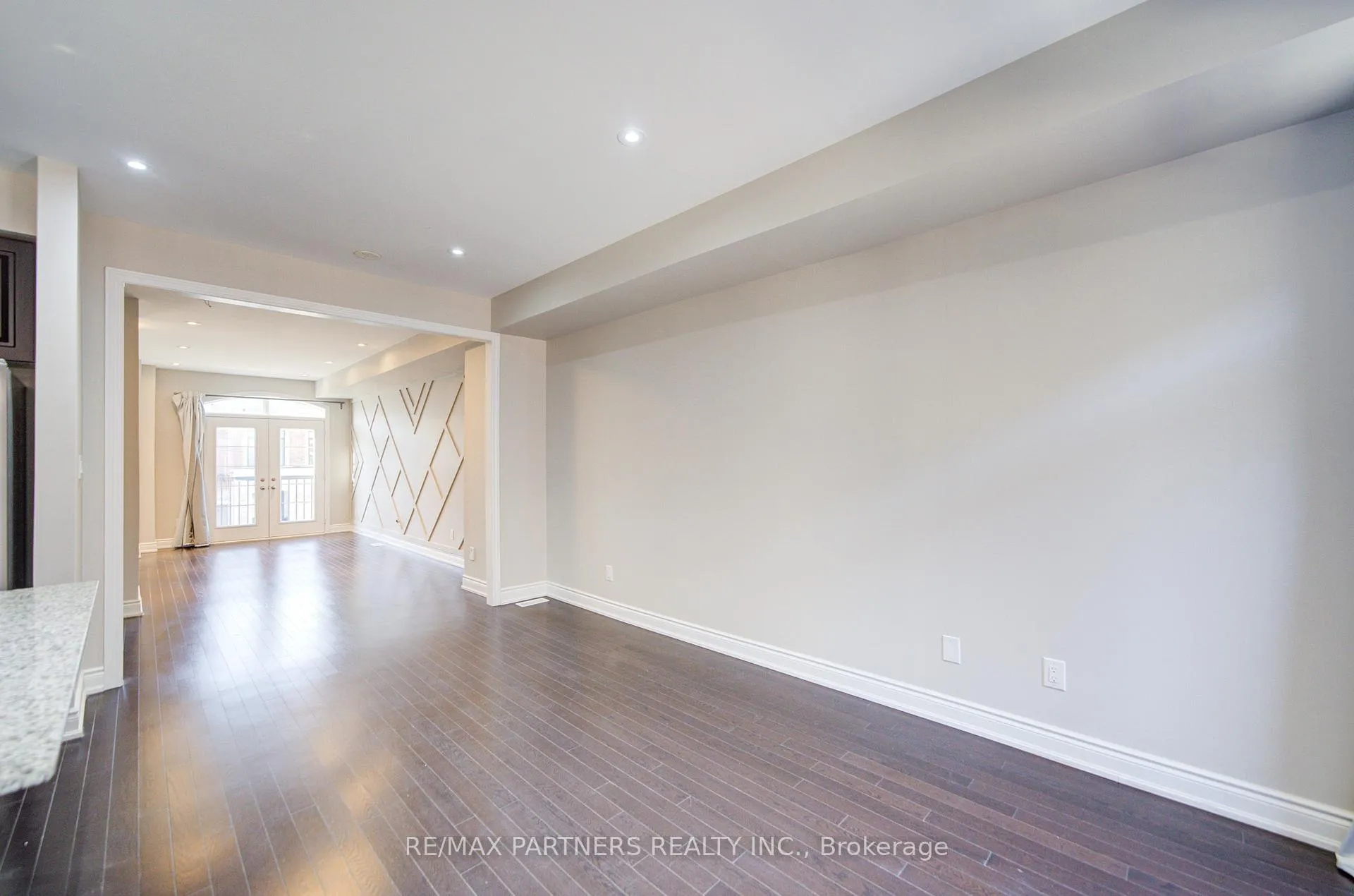 Photo 5 of 107 Lichfield Road, Markham, Unionville — HOMEH