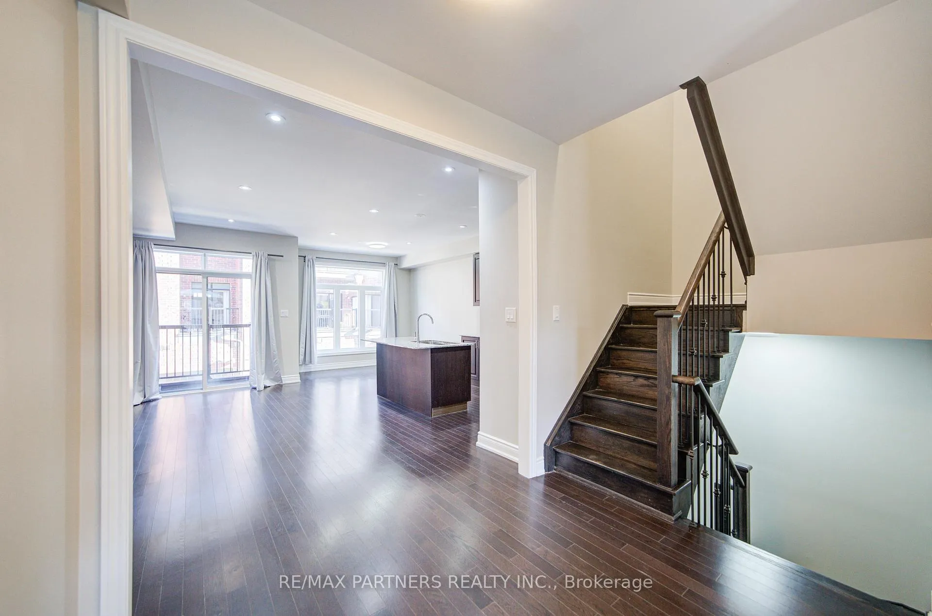 Photo 6 of 107 Lichfield Road, Markham, Unionville — HOMEH