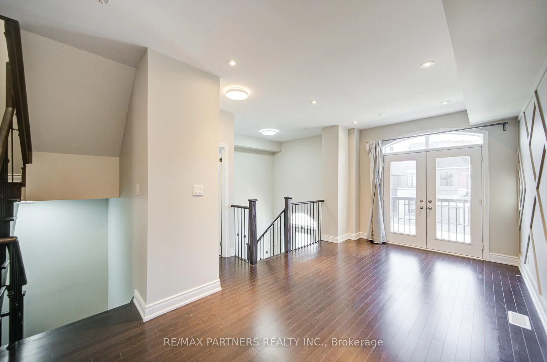 Photo 7 of 107 Lichfield Road, Markham, Unionville — HOMEH