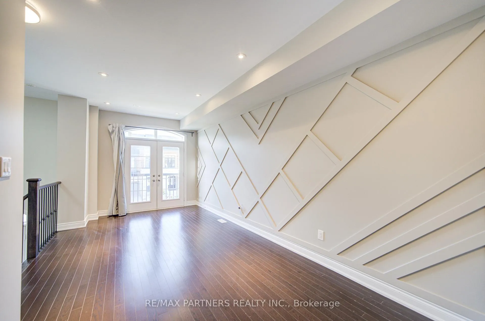 Photo 8 of 107 Lichfield Road, Markham, Unionville — HOMEH