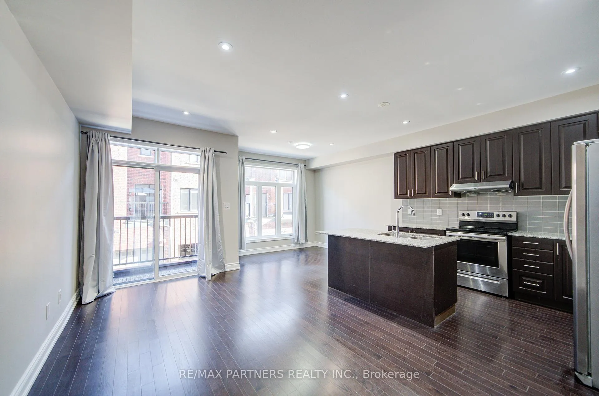 Photo 9 of 107 Lichfield Road, Markham, Unionville — HOMEH