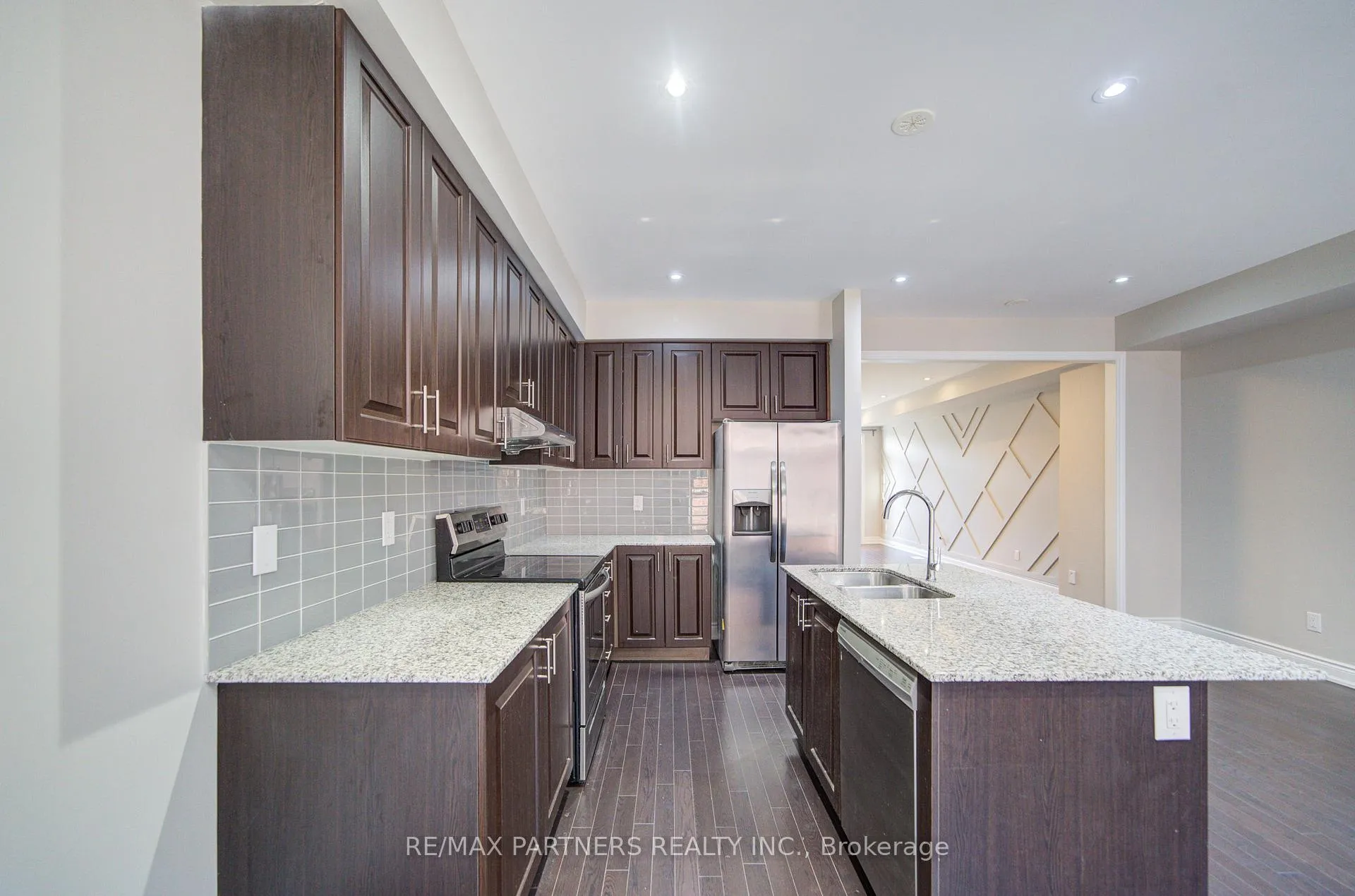 Photo 11 of 107 Lichfield Road, Markham, Unionville — HOMEH