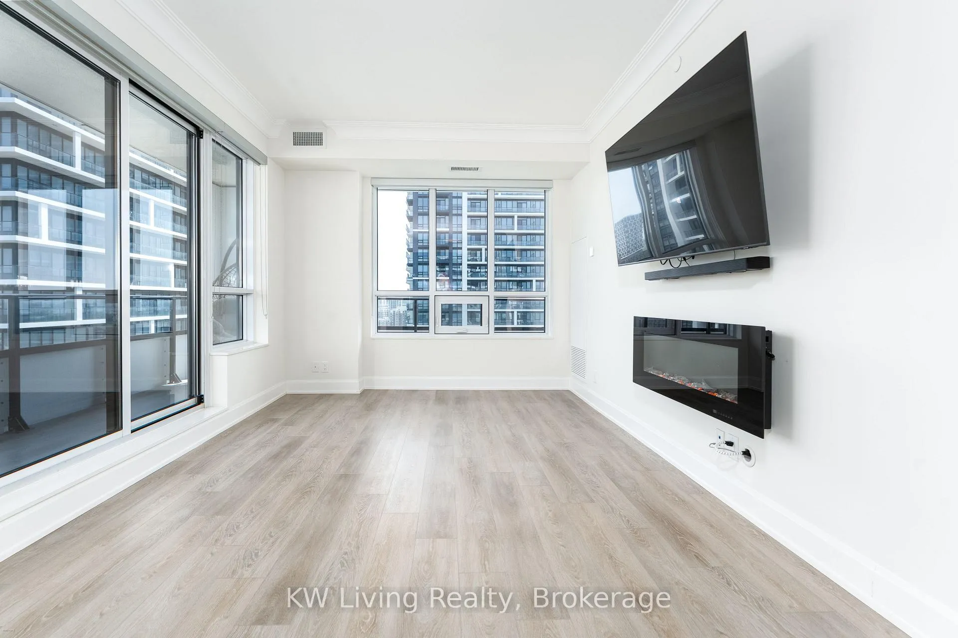 Photo 3 of Unit 1801, 38 Water Walk Drive, Markham, Unionville — HOMEH