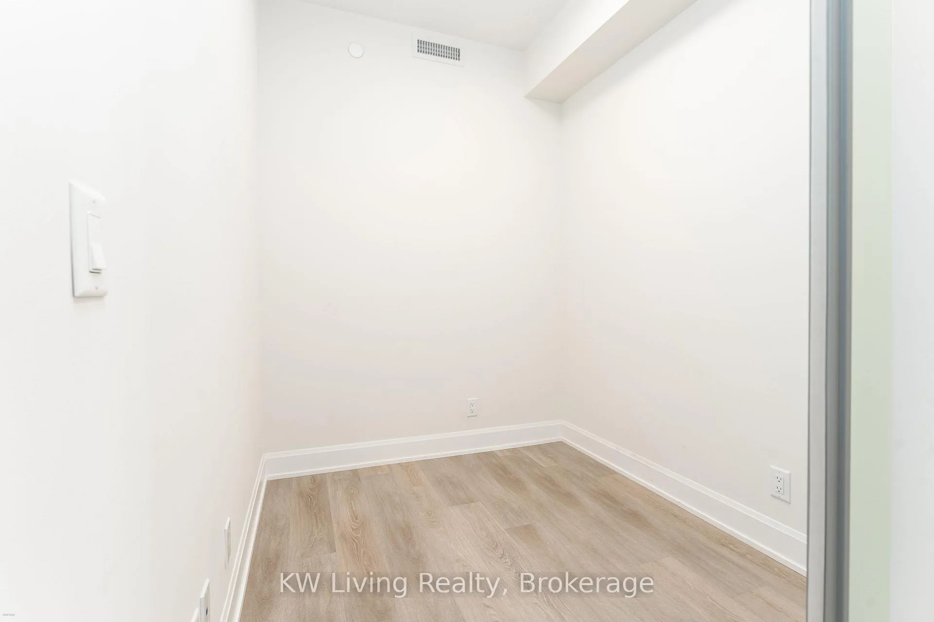 Photo 7 of Unit 1801, 38 Water Walk Drive, Markham, Unionville — HOMEH