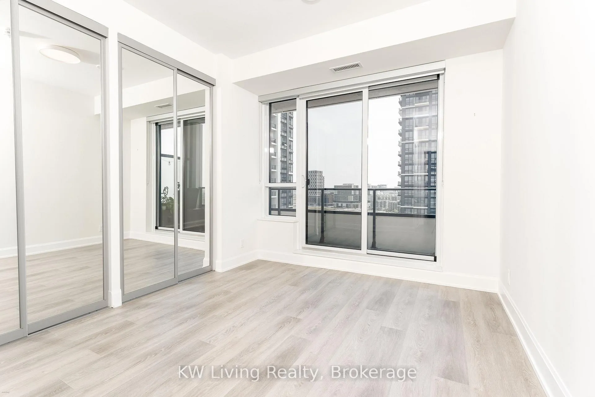 Photo 8 of Unit 1801, 38 Water Walk Drive, Markham, Unionville — HOMEH