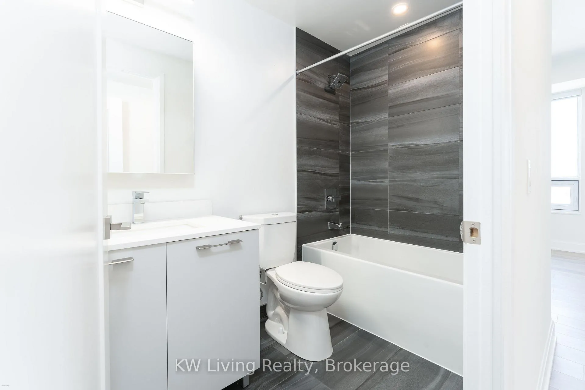 Photo 11 of Unit 1801, 38 Water Walk Drive, Markham, Unionville — HOMEH