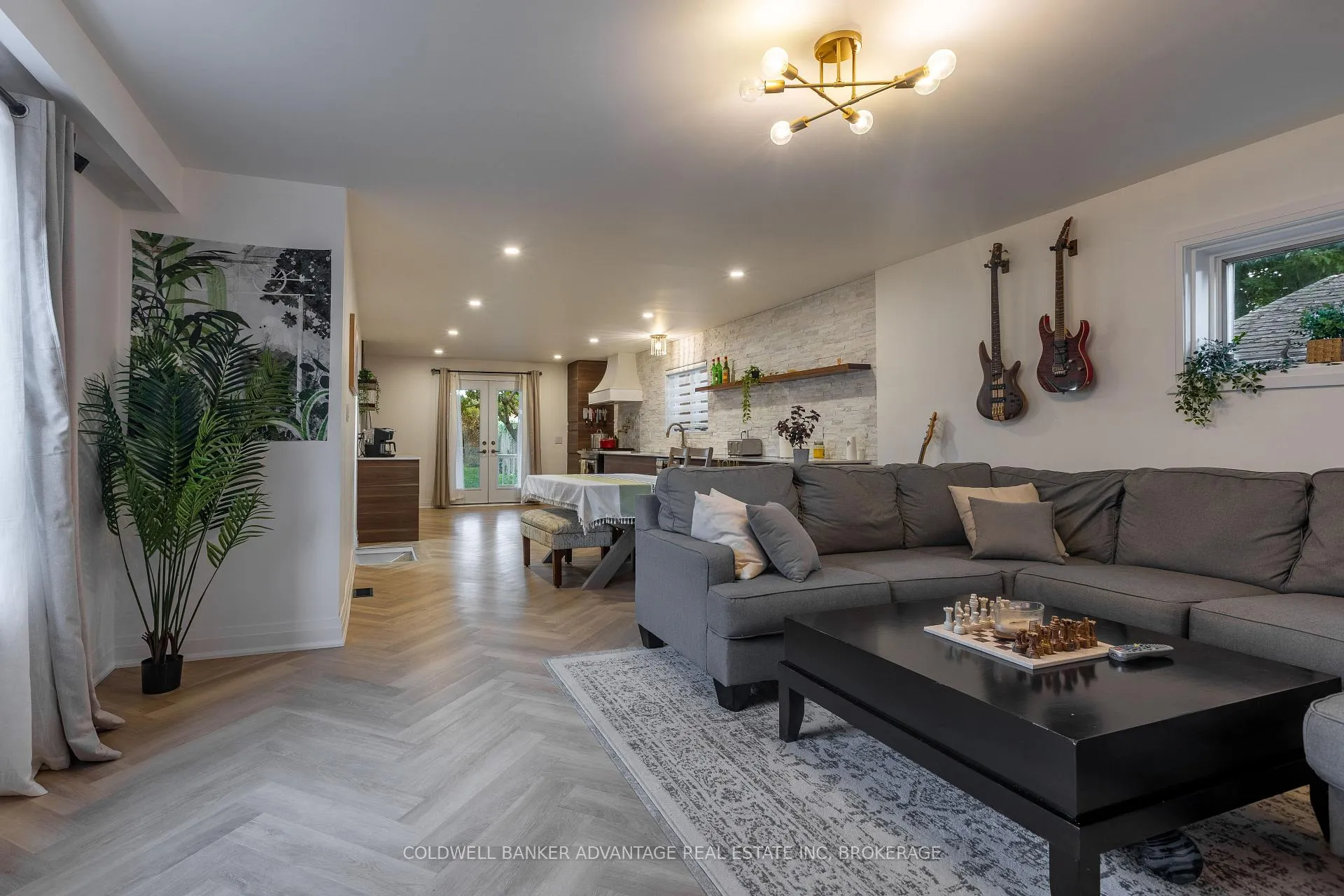 Photo 2 of 110 Garner Avenue, Welland, Lincoln/Crowland — HOMEH