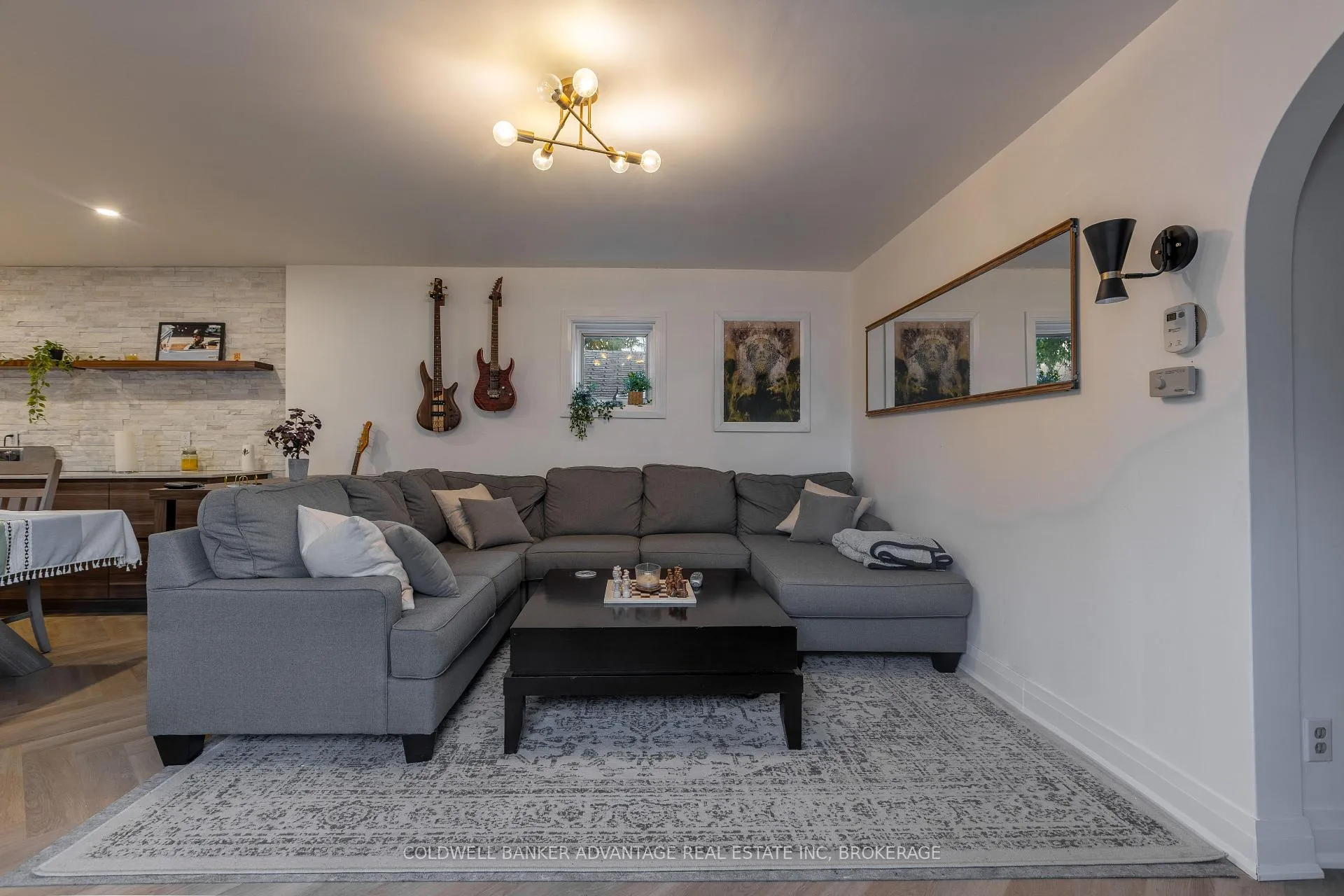 Photo 3 of 110 Garner Avenue, Welland, Lincoln/Crowland — HOMEH