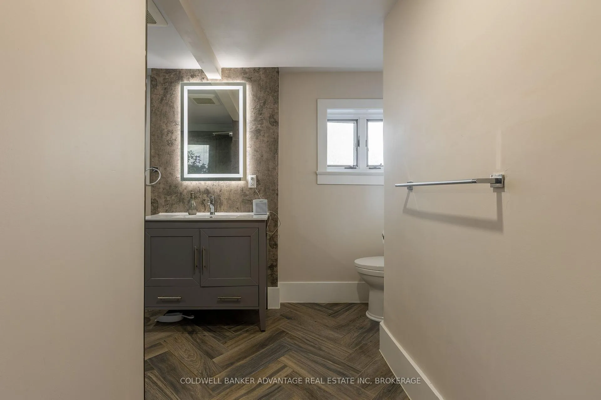 Photo 9 of 110 Garner Avenue, Welland, Lincoln/Crowland — HOMEH
