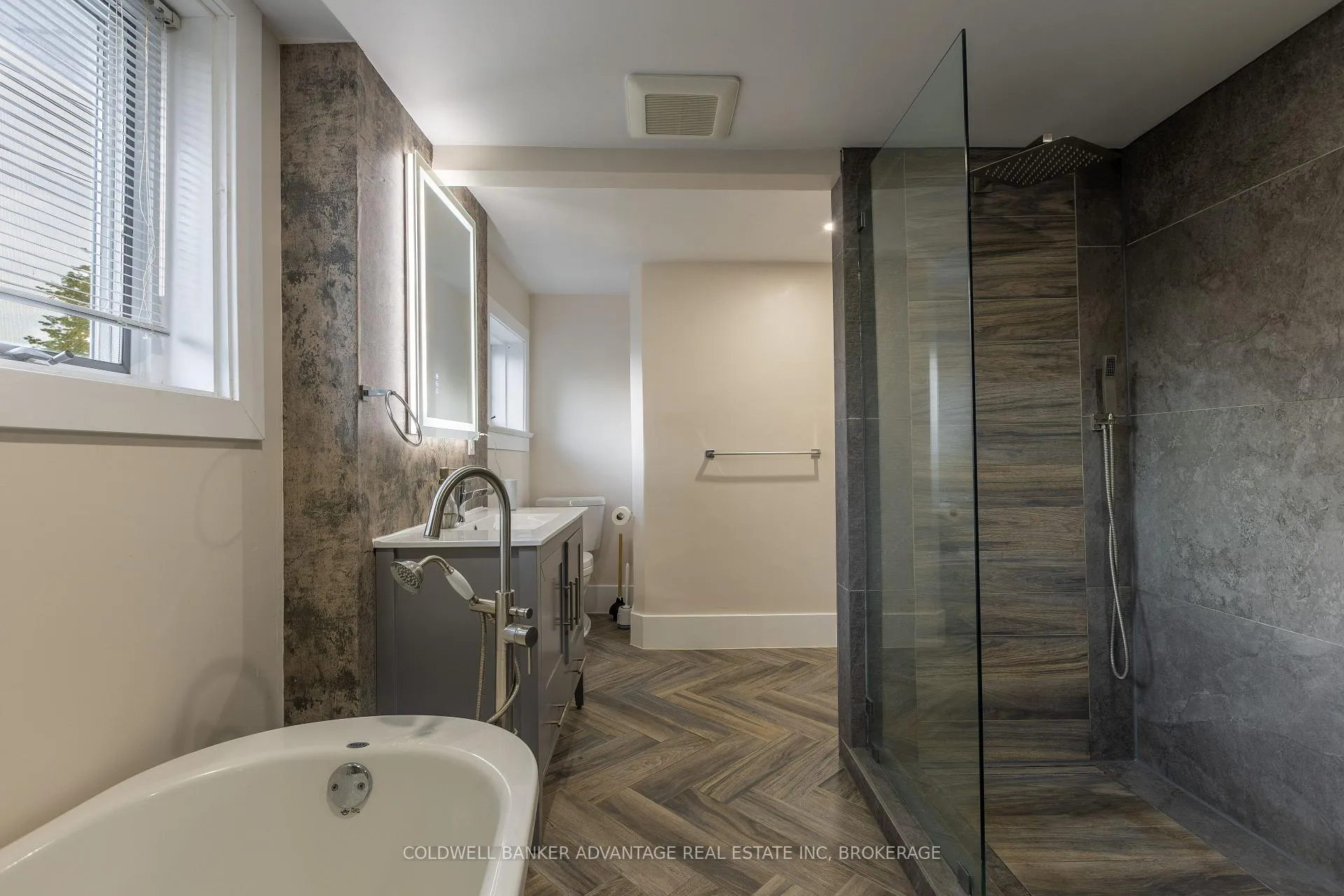 Photo 10 of 110 Garner Avenue, Welland, Lincoln/Crowland — HOMEH