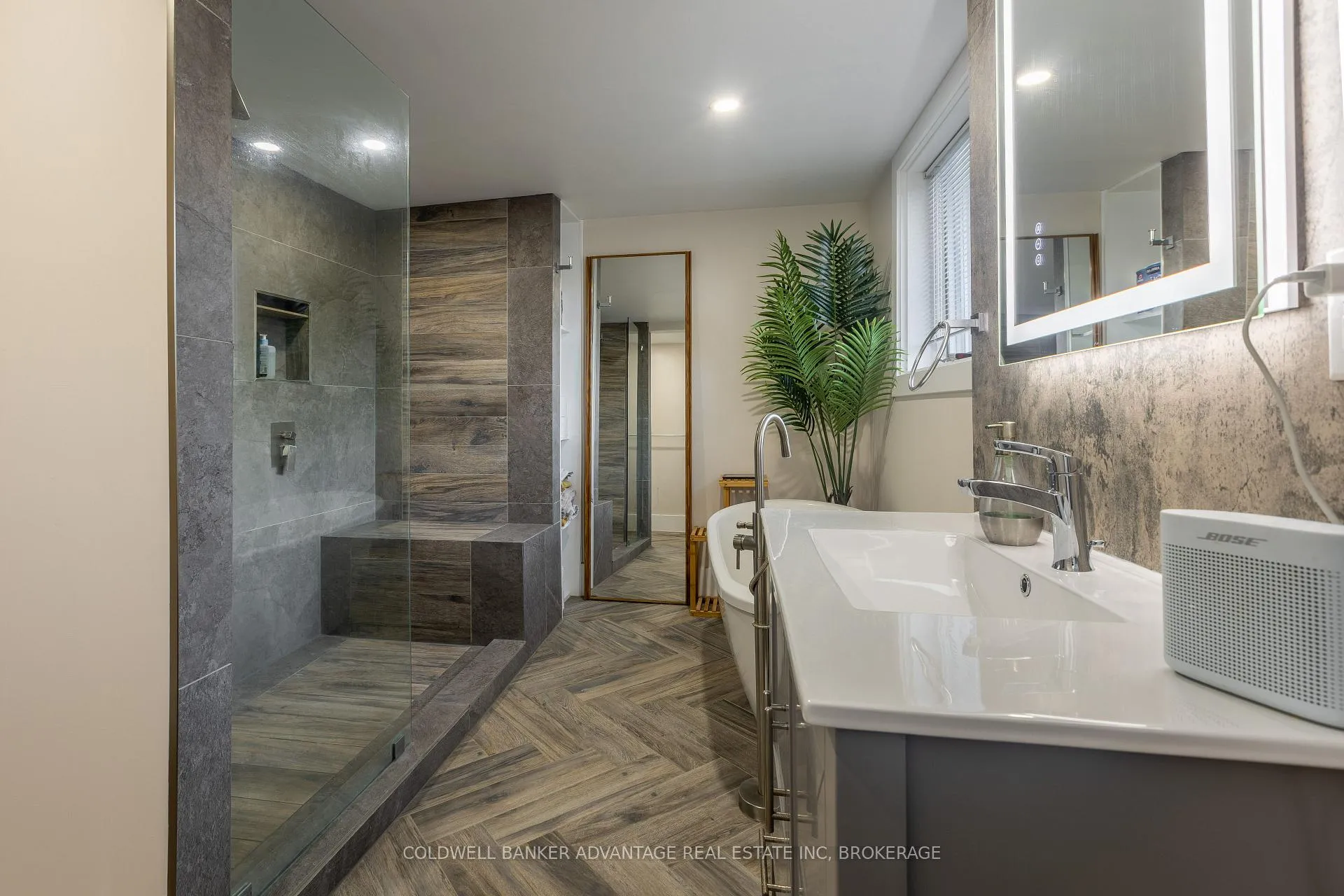 Photo 12 of 110 Garner Avenue, Welland, Lincoln/Crowland — HOMEH