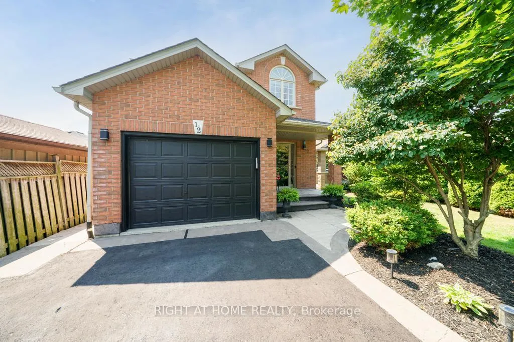 Photo 1 of 12 Valridge Court, Hamilton, Ancaster — HOMEH