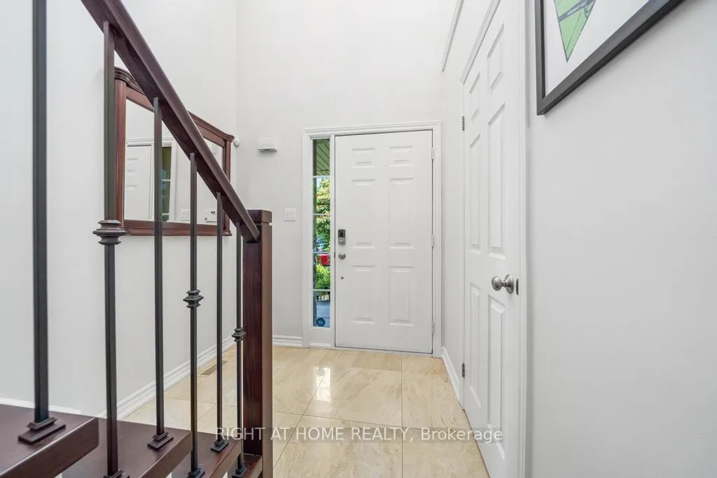 Photo 5 of 12 Valridge Court, Hamilton, Ancaster — HOMEH