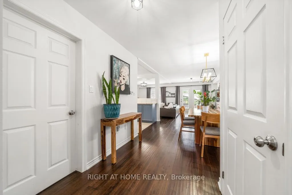 Photo 7 of 12 Valridge Court, Hamilton, Ancaster — HOMEH