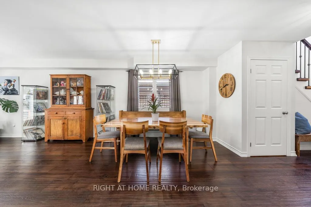 Photo 9 of 12 Valridge Court, Hamilton, Ancaster — HOMEH