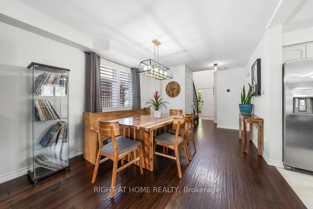 Photo 10 of 12 Valridge Court, Hamilton, Ancaster — HOMEH