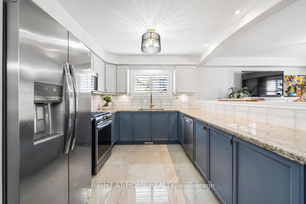 Photo 11 of 12 Valridge Court, Hamilton, Ancaster — HOMEH