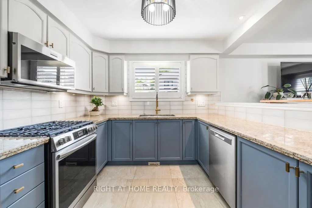 Photo 12 of 12 Valridge Court, Hamilton, Ancaster — HOMEH