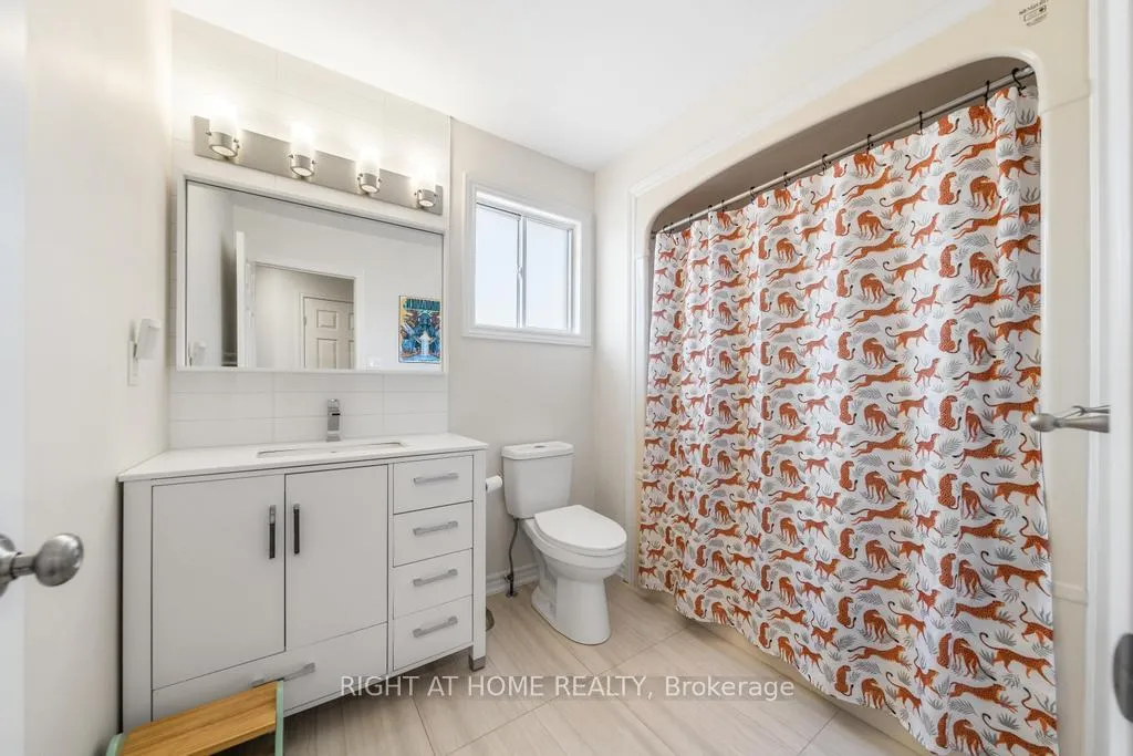 Photo 25 of 12 Valridge Court, Hamilton, Ancaster — HOMEH