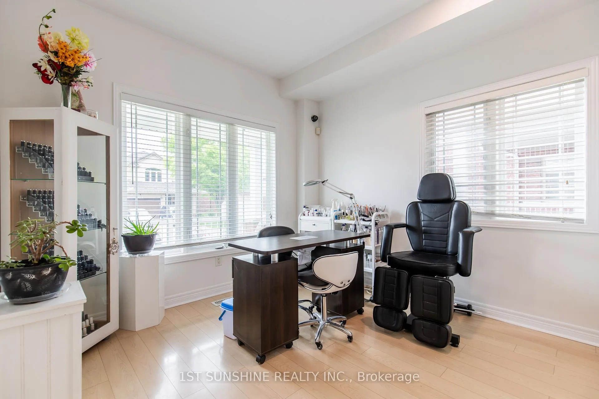 Photo 5 of 233 Springvalley Crescent, Hamilton, Gourley — HOMEH