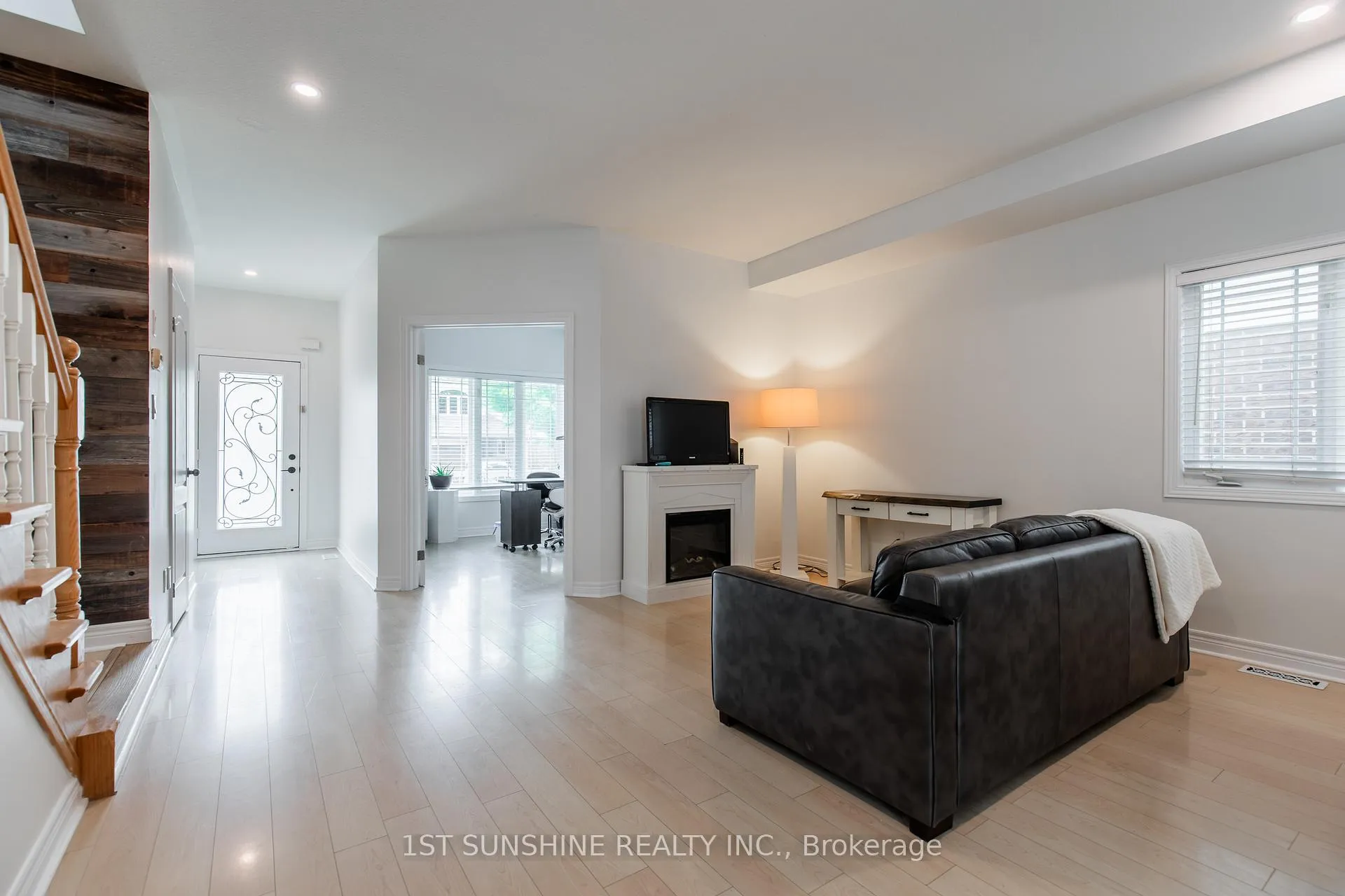 Photo 9 of 233 Springvalley Crescent, Hamilton, Gourley — HOMEH