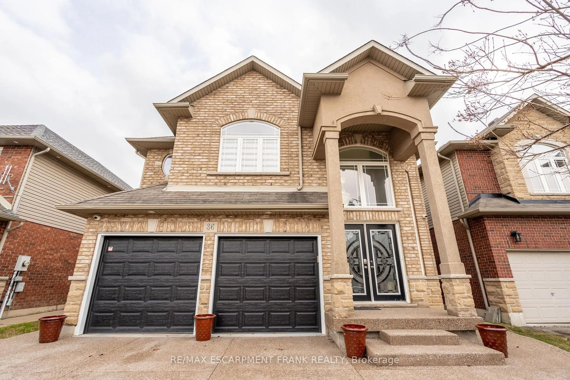 Photo 2 of 36 Showcase Drive, Hamilton, Stoney Creek — HOMEH