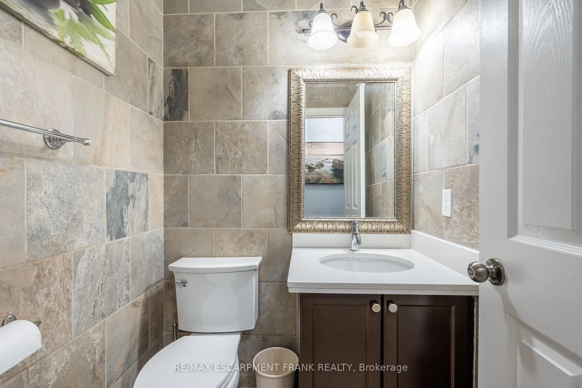 Photo 16 of 36 Showcase Drive, Hamilton, Stoney Creek — HOMEH