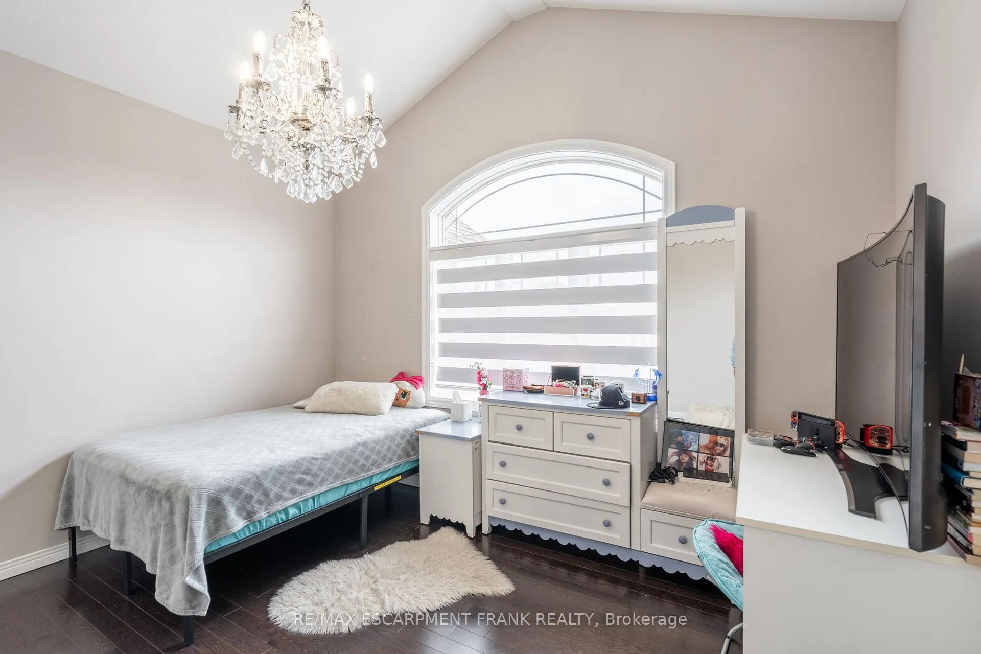 Photo 21 of 36 Showcase Drive, Hamilton, Stoney Creek — HOMEH