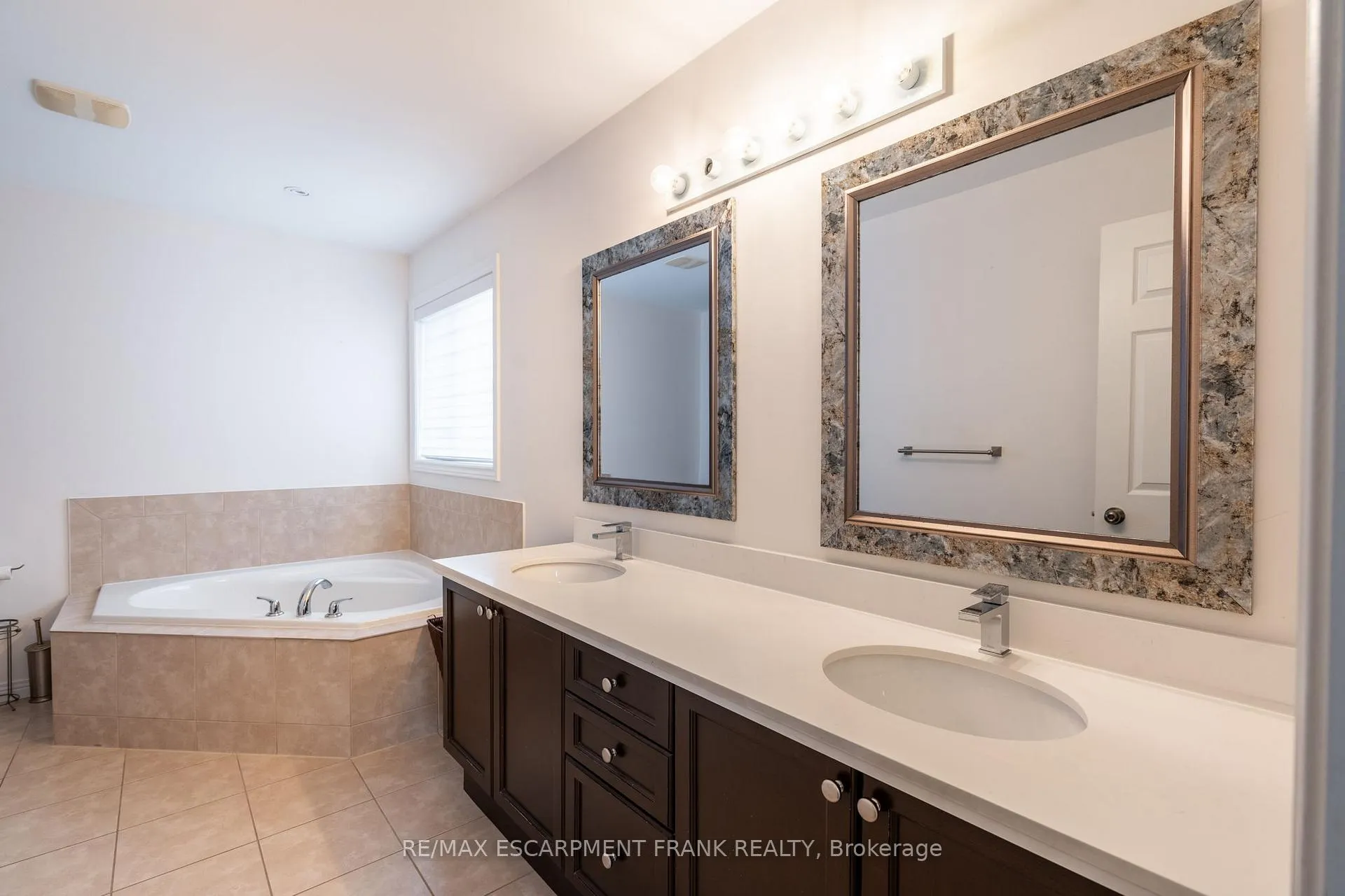 Photo 30 of 36 Showcase Drive, Hamilton, Stoney Creek — HOMEH