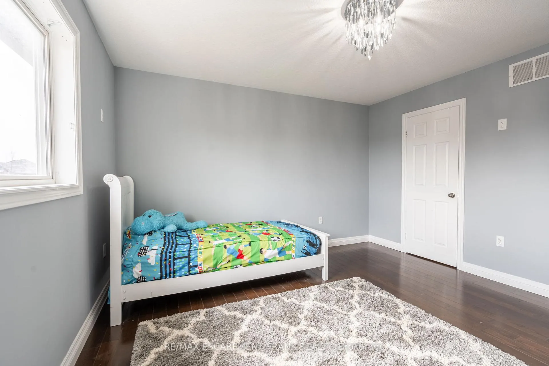 Photo 33 of 36 Showcase Drive, Hamilton, Stoney Creek — HOMEH