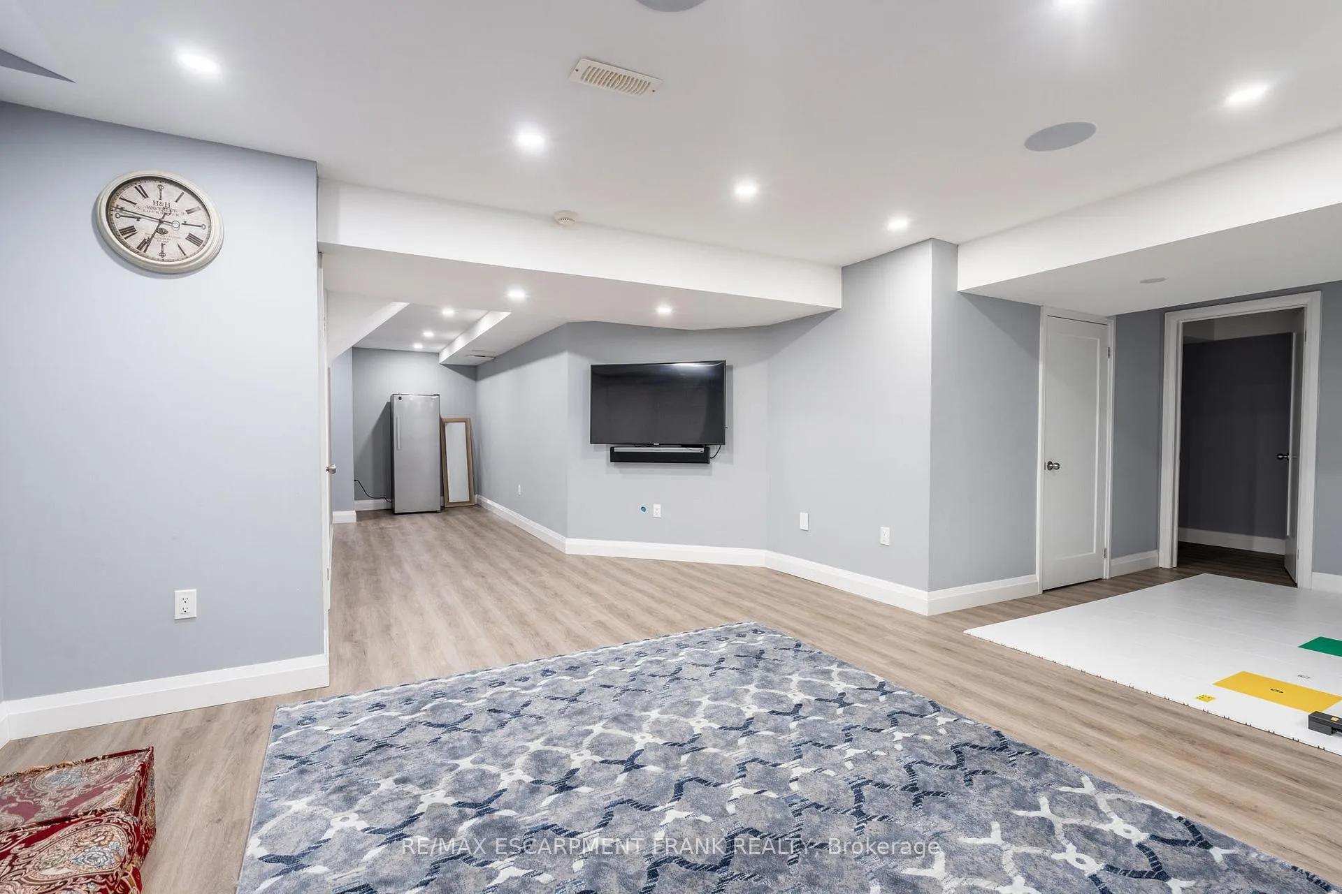 Photo 36 of 36 Showcase Drive, Hamilton, Stoney Creek — HOMEH
