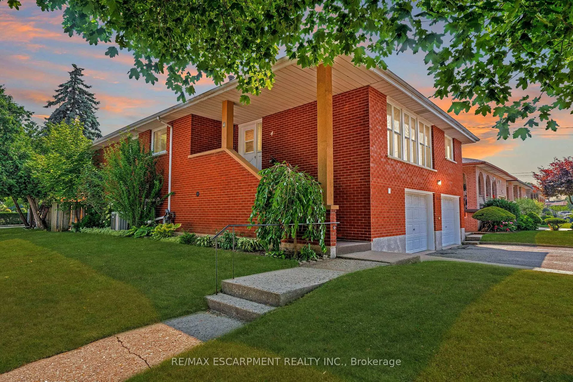 Photo 2 of 4 Beston Drive, Hamilton, Lisgar — HOMEH