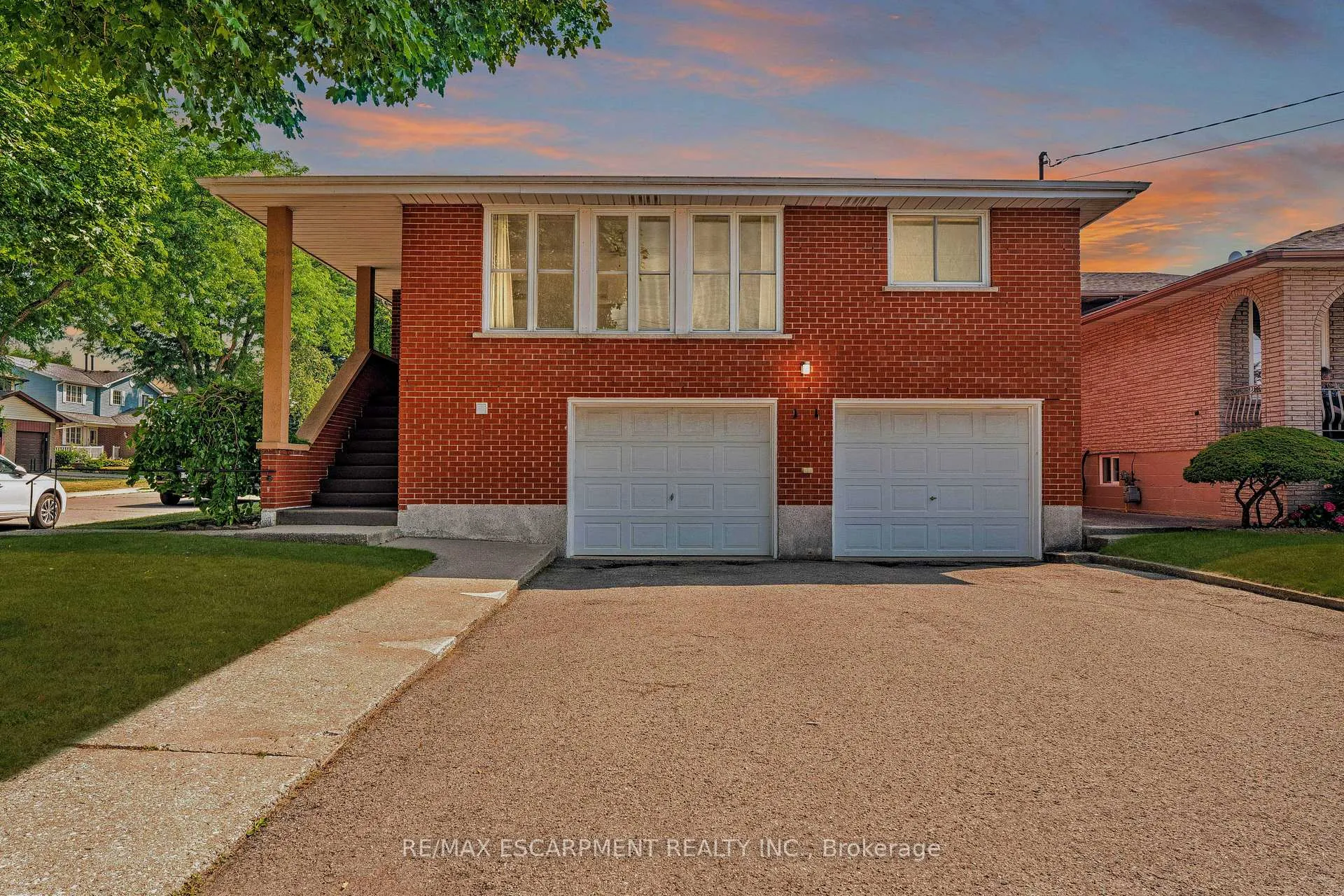 Photo 3 of 4 Beston Drive, Hamilton, Lisgar — HOMEH