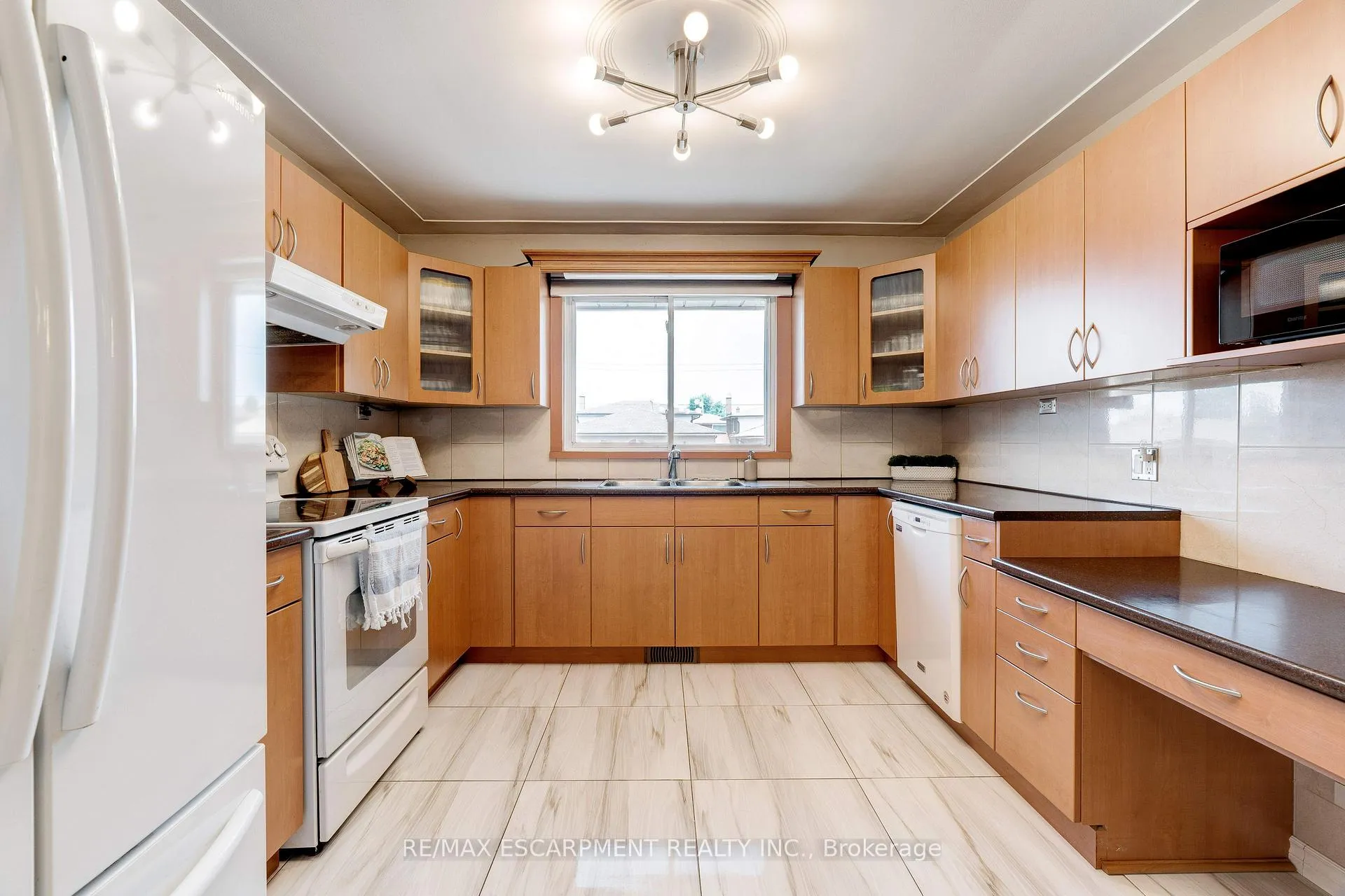 Photo 9 of 4 Beston Drive, Hamilton, Lisgar — HOMEH
