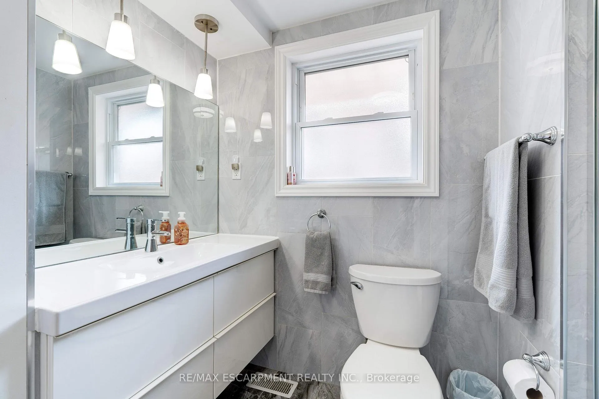 Photo 14 of 4 Beston Drive, Hamilton, Lisgar — HOMEH